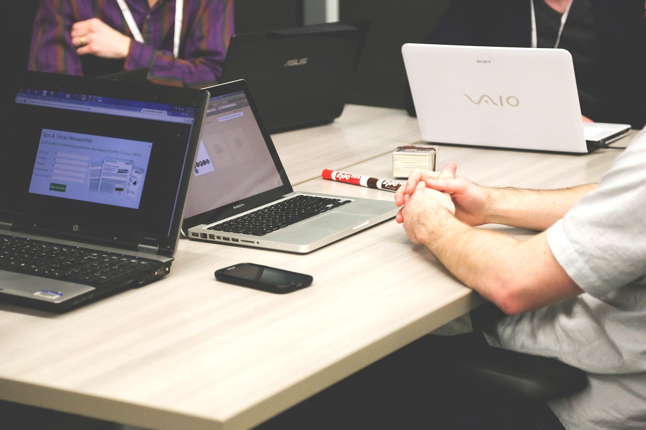 Photo by StartupStockPhotos laptops, meeting, businessmen